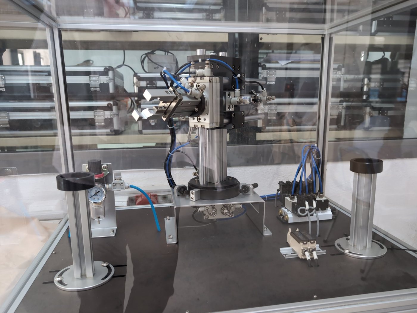 A pneumatic manipulator arm training bench