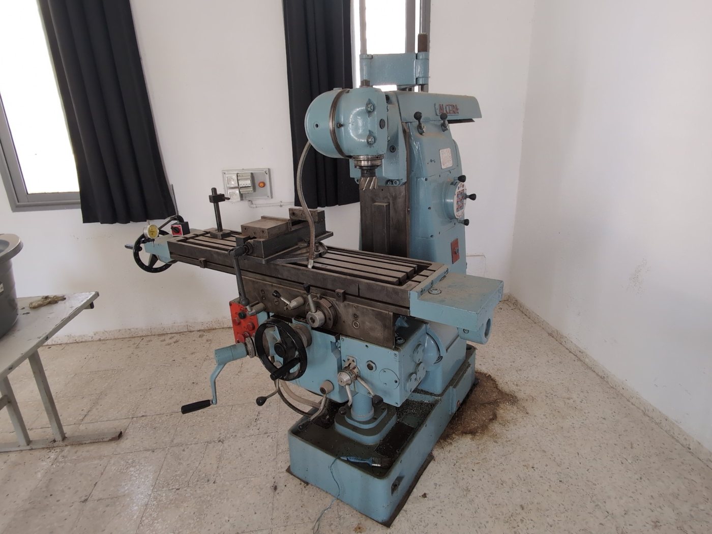 A milling machine with its vice and handwheels