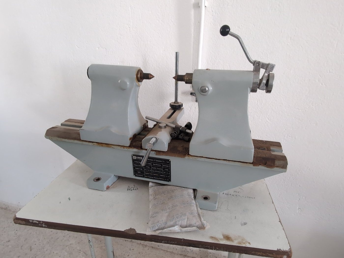 A bench centre used to check parts between centres